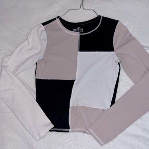 Hollister long sleeve tee in a size small. Must-have collection baby tee.
